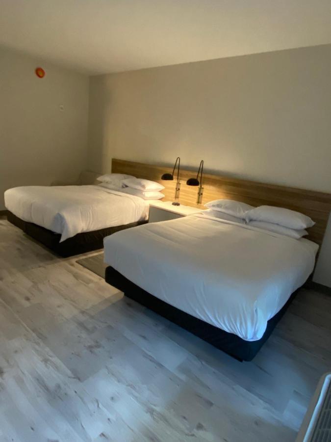 Hotel Wyndham Garden Airport 3*