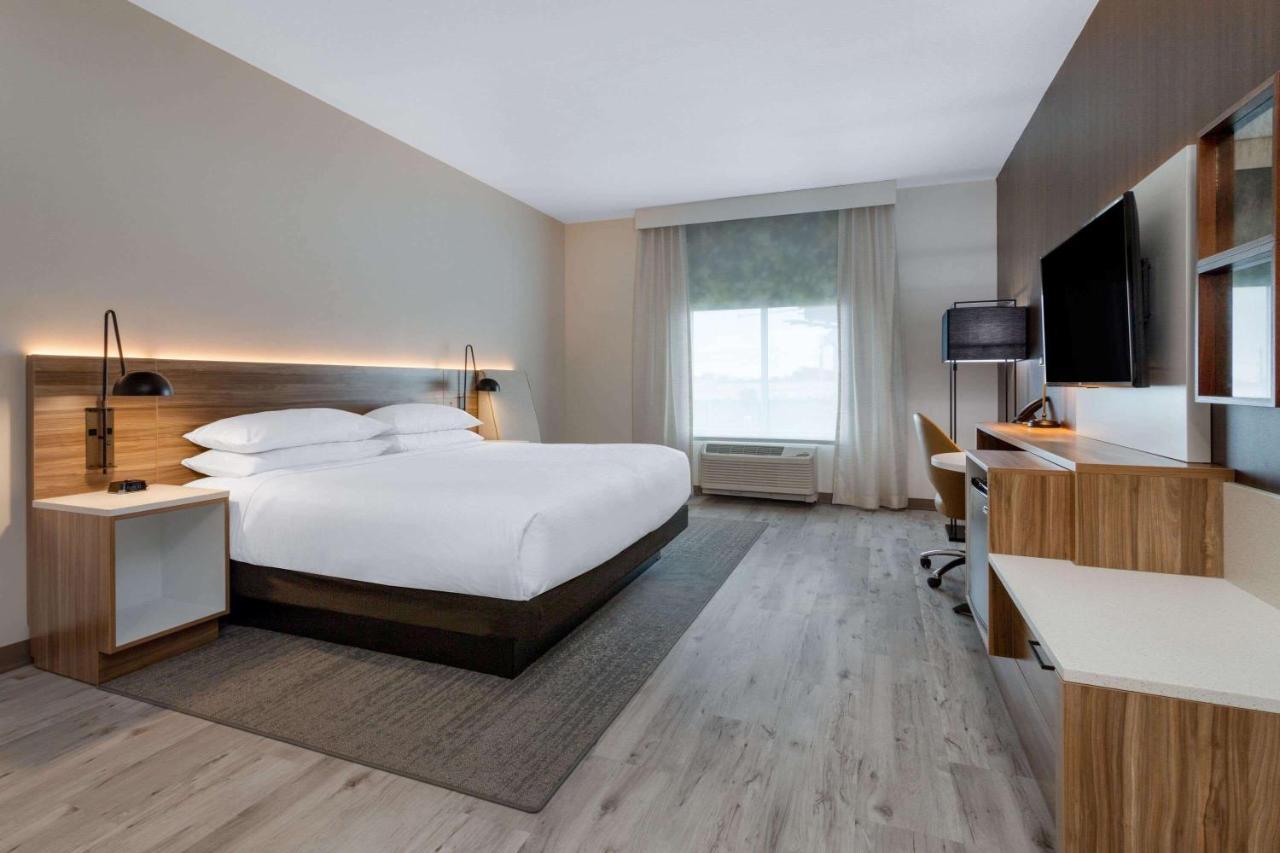 Wyndham Garden Airport 3*