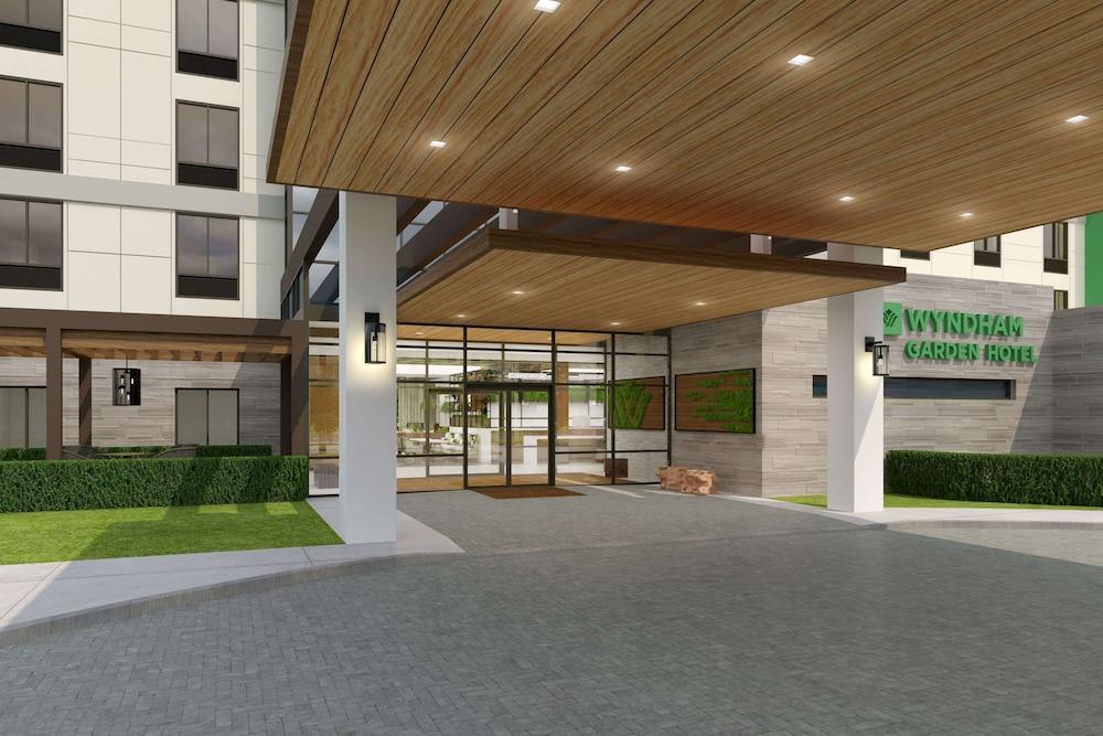 Wyndham Garden Airport Hotel 3*