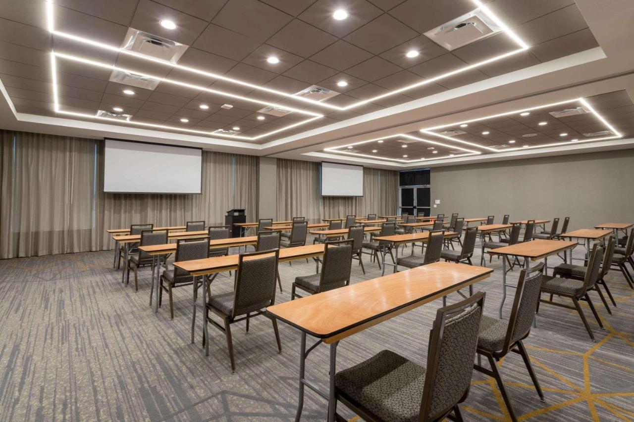 Wyndham Garden Airport Hotel