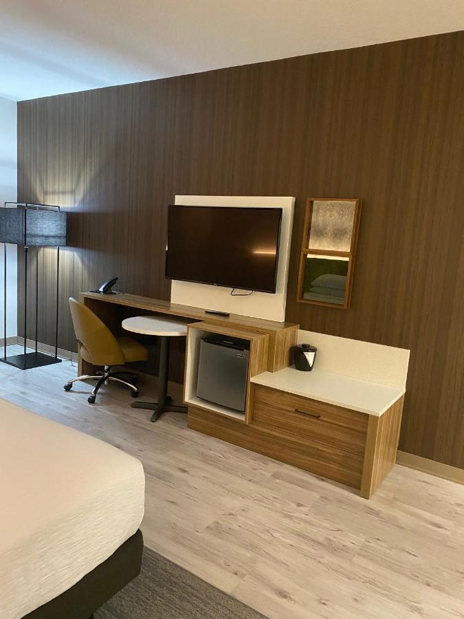 Wyndham Garden Airport Hotel 3*